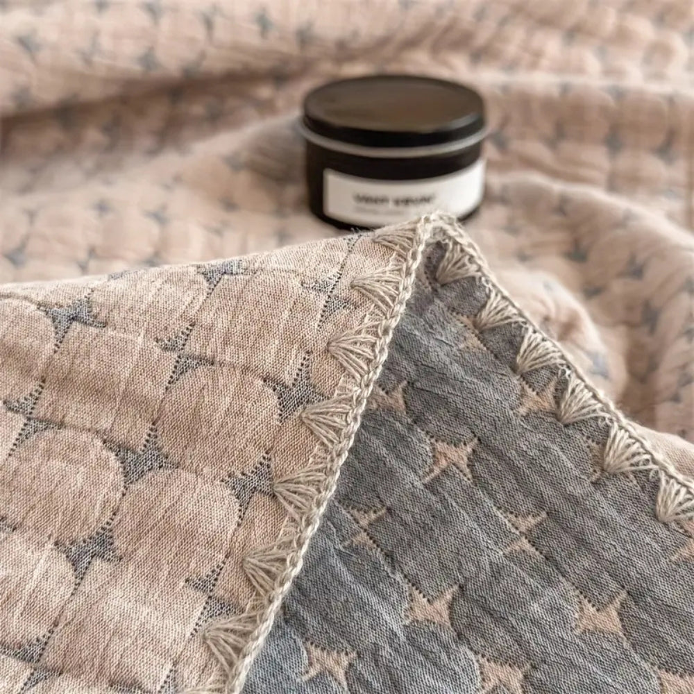 Reversible Matelassé Seersucker Cotton Blanket