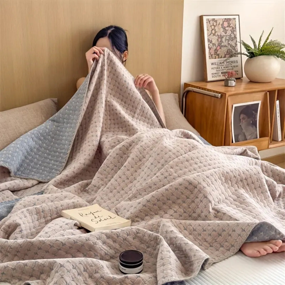 Reversible Matelassé Seersucker Cotton Blanket