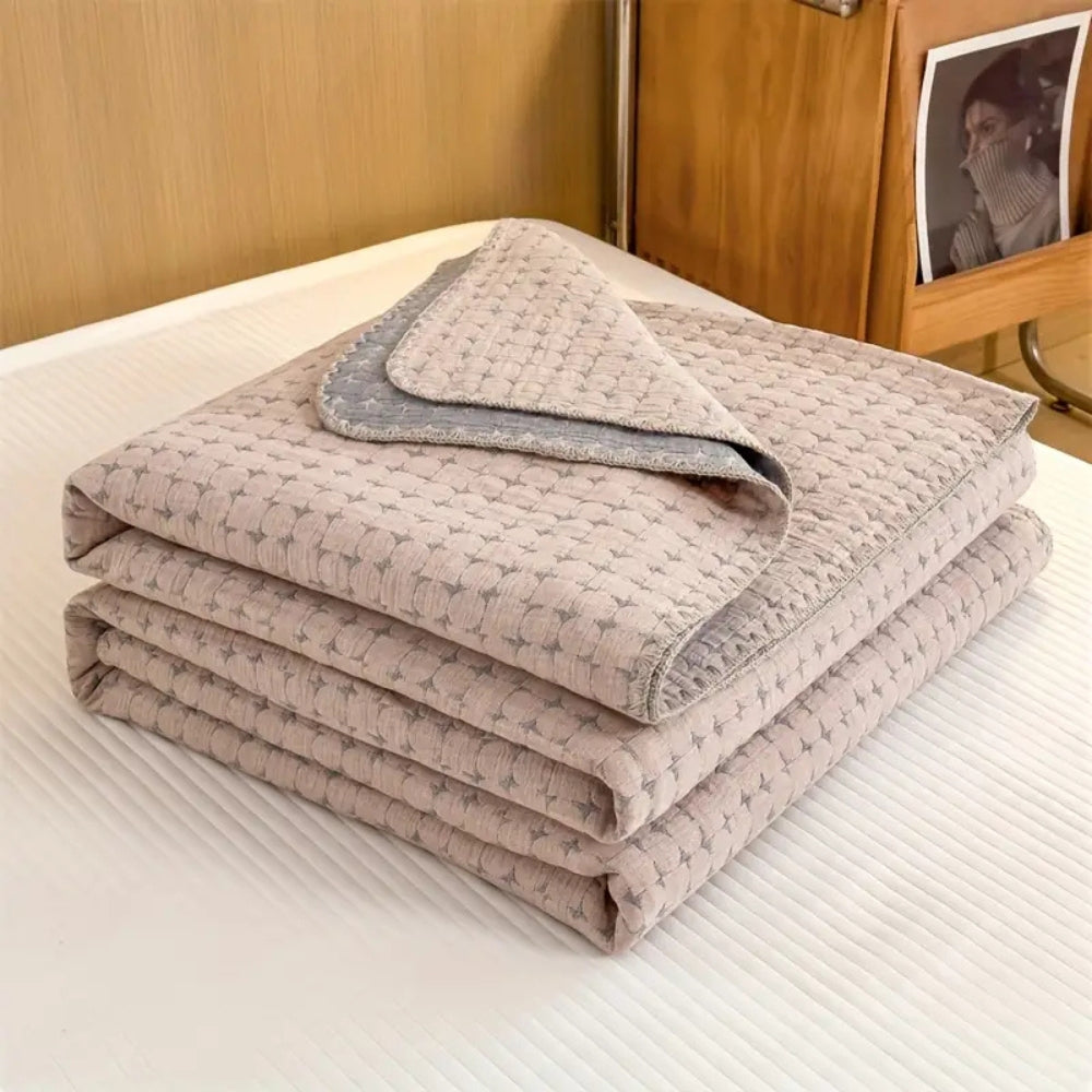 Reversible Matelassé Seersucker Cotton Blanket