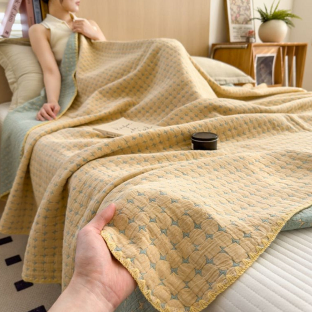 Reversible Matelassé Seersucker Cotton Blanket