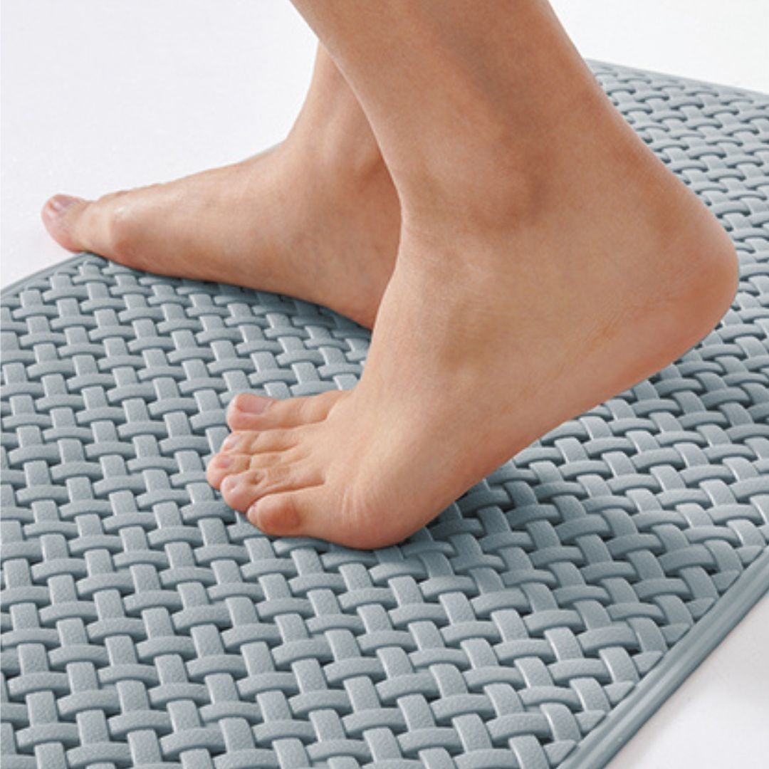 GripMaster non slip bathtub mat detail view 3