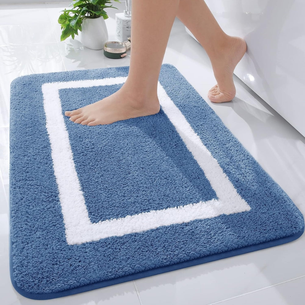 Two tone border bath mat close up detail