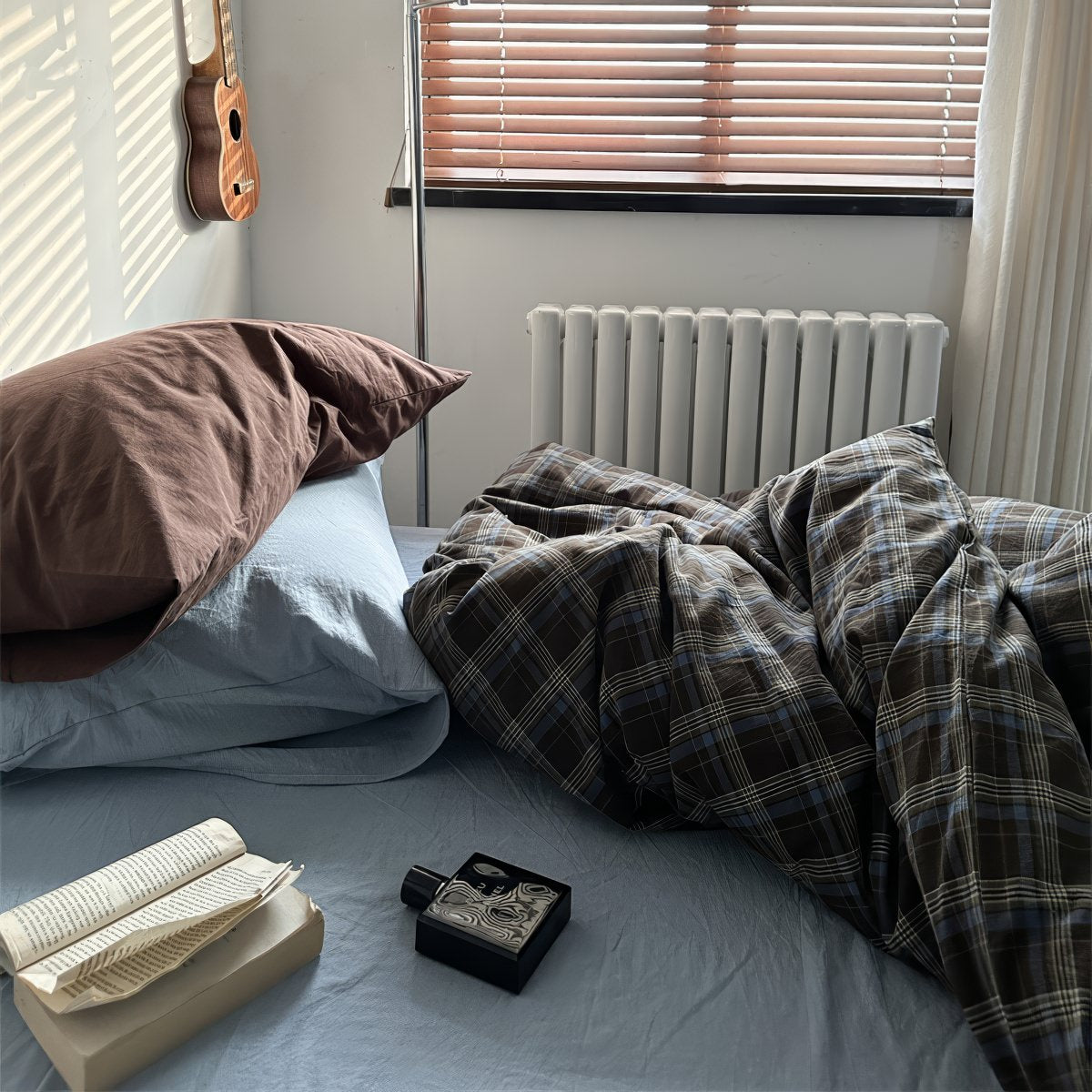 Vintage Brown Plaid Bedding Set With Light Blue Sheets