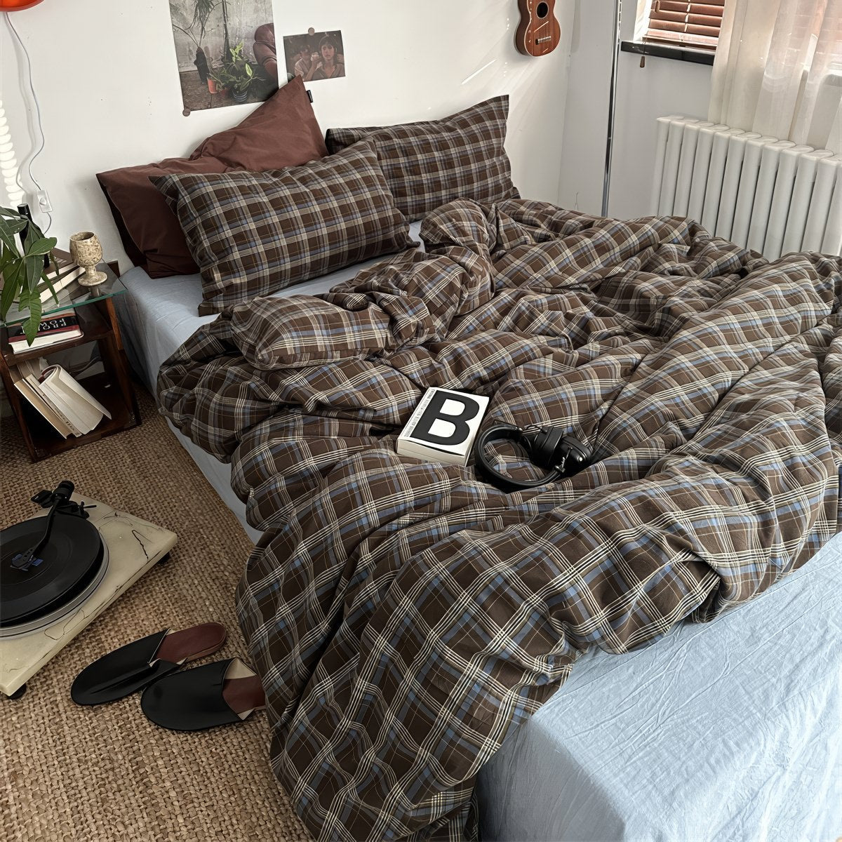 Vintage Brown Plaid Bedding Set With Light Blue Sheets